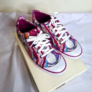 NWB Coach brand " The Poppy Griffiti Print". Barrett Glaser style lace-up shoe.